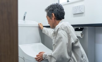 トイレタンクの水がたまらない？チョロチョロと水漏れする原因と自分でできる直し方