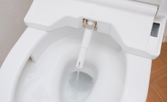温水洗浄便座（ウォシュレット注）等）から水漏れ？ 応急処置や場所別の対処方法