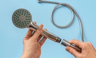 シャワーホースやシャワーヘッド交換費用の相場は？　ご自分で交換する際の事前に確認すべき4つのポイント